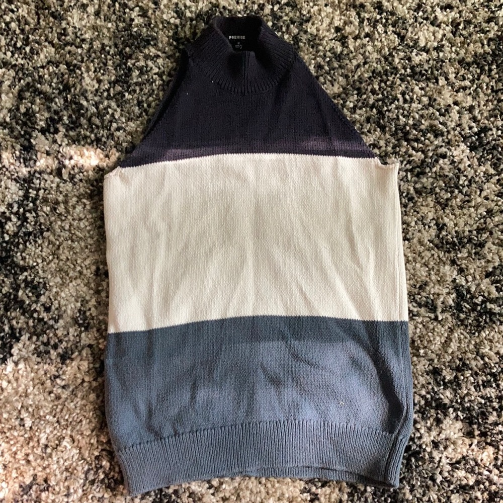 Sleeveless striped turtleneck